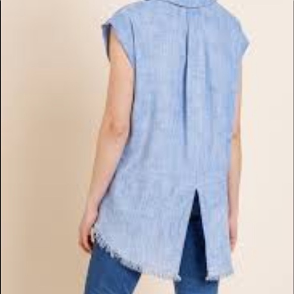 Umgee Women’s light-weight frayed hem Chambray Denim sleeveless top Sz S - Picture 2 of 8